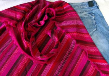 Invero Dreiecktuch Tiziana beere, Farben , Struktur, Muster zu Jeans